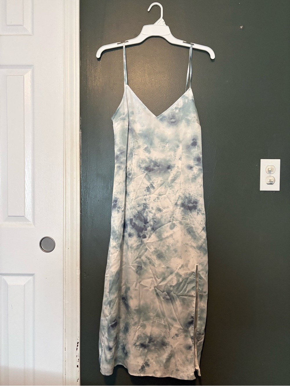 Abercrombie & Fitch Blue and White Tie-Dye Slip Midi Dress